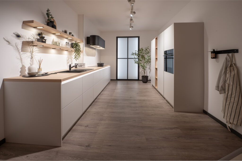 Cuisine Equipee Sur Mesure K24_825 Scaled