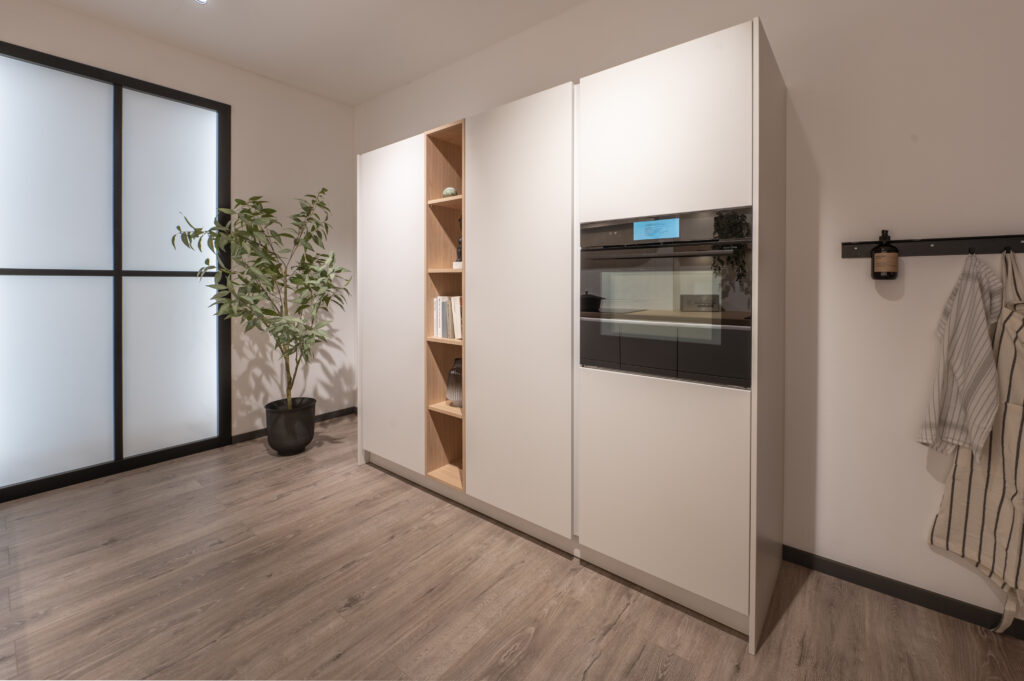 Cuisine Equipee Sur Mesure K24_Detail 01_828 Scaled